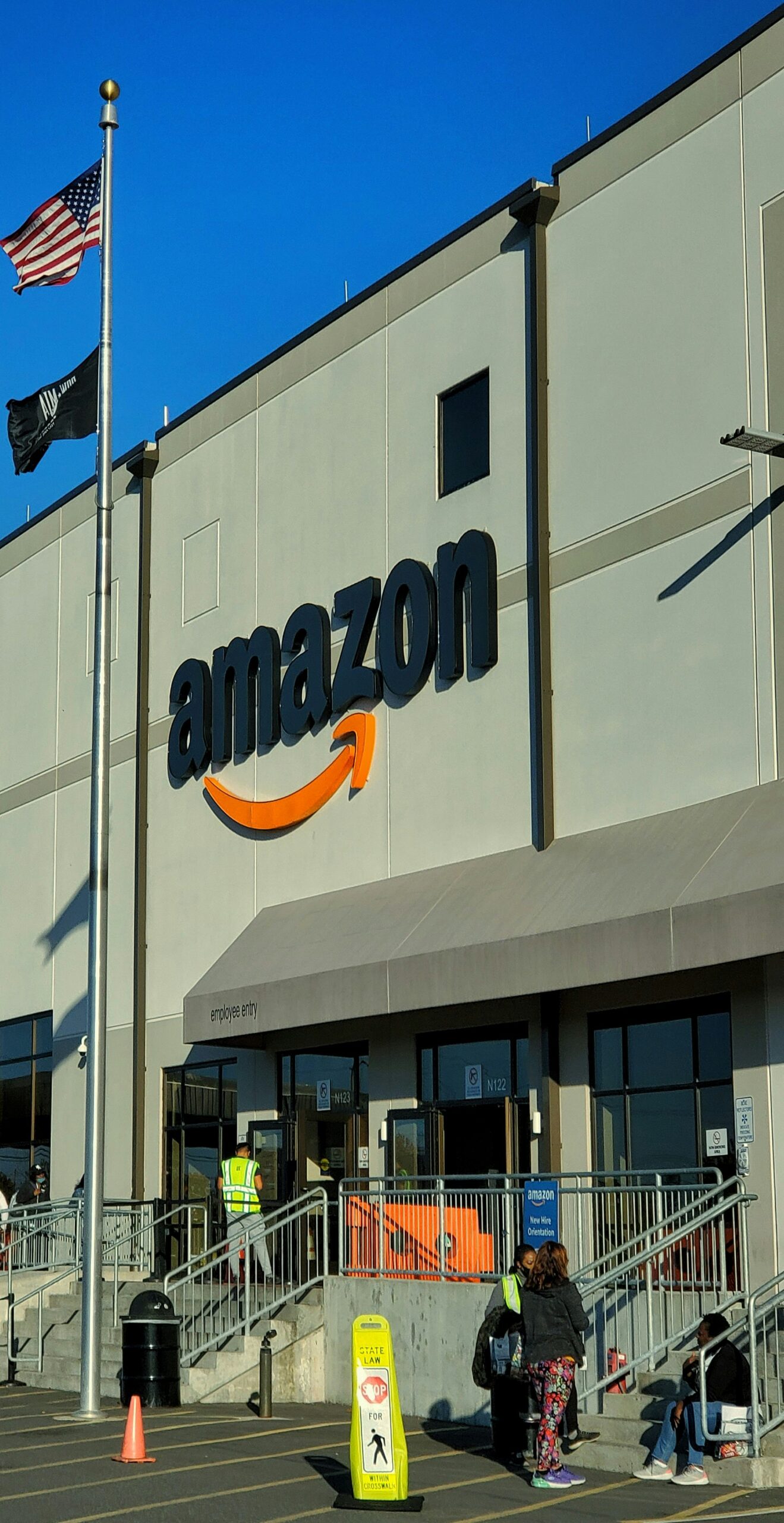 Amazon debuts $400 million robotic warehouse in North Andover, biggest in the state