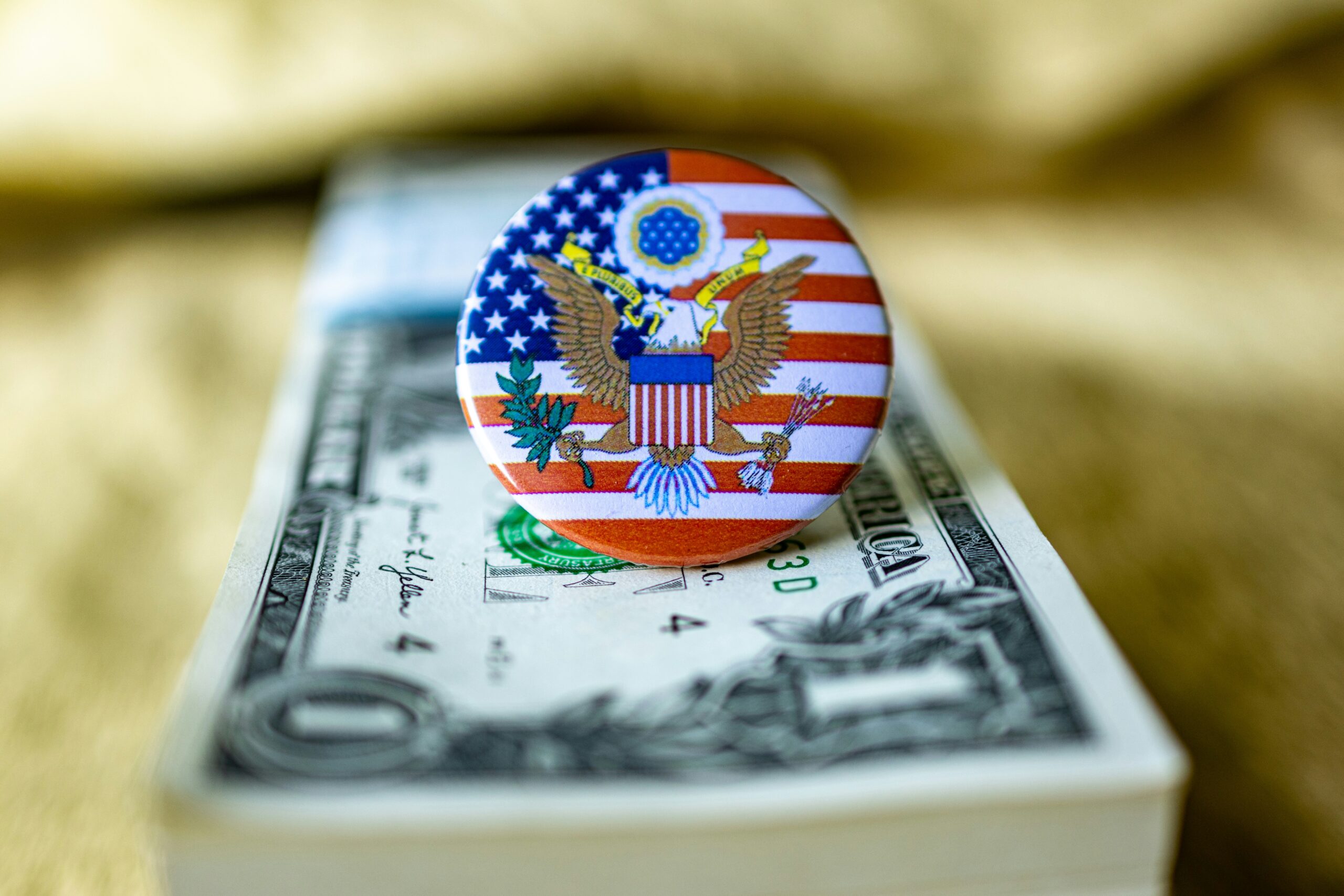 american-flag-eagle-pin-federal-reserve-us-dollar